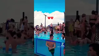 مسبح برج روتانا عمان اشي فخم 