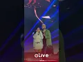 هعلمك الأدب على الرقص ده   أحمد سعد يمازح ابنته بعد تقديمه أغنيتهما كده كده في حفله بالساحل الشمالي