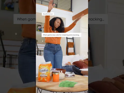 #GoldfishPartner Game day means family, cheering, & @goldfishsmiles #TheSnackThatSmilesBack