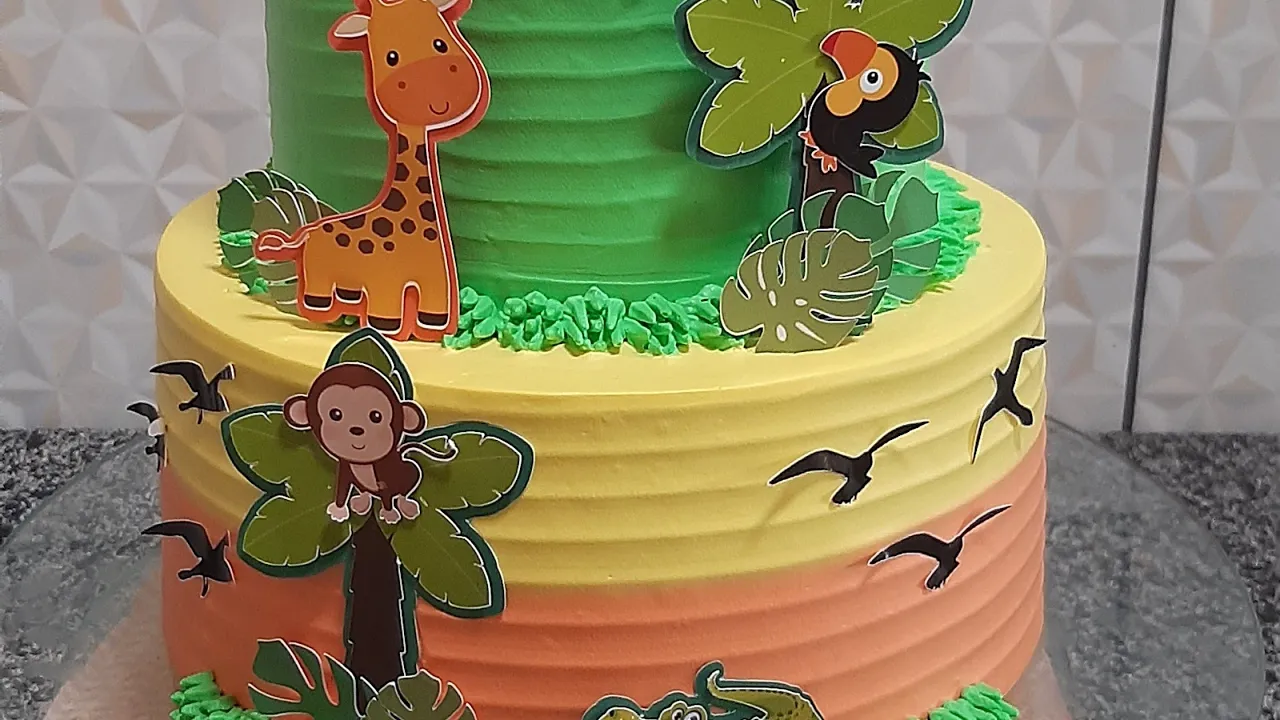 BOLO MÊSVERSÁRIO COM EFEITO ONDINHAS | TEMA SAFARI