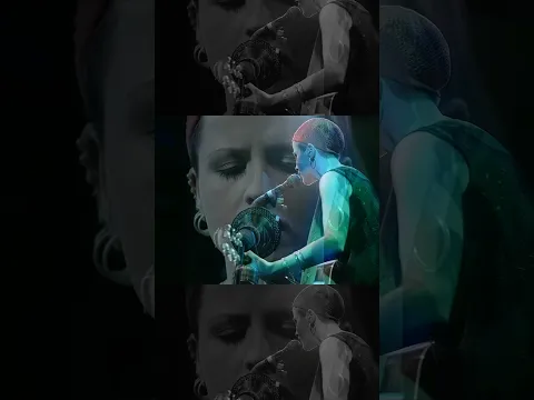 This is a clip of Dolores singing "Dreaming My Dreams" for one of the first times live with the band