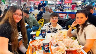 Betty și Alex s-au întâlnit 🎁Despodobim bradul 🎄