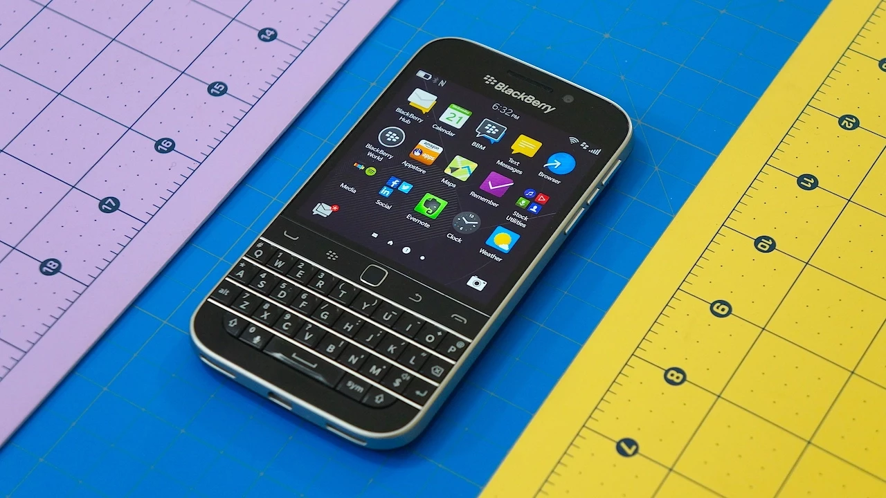 Top 5 Blackberry Phone 2021 | Physical Keyboard Smartphones Worth it?