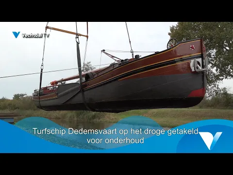 Turfschip Dedemsvaart op het droge i.v.m. groot onderhoud november