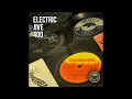 Download Lagu John Moriri and Manzini Girls - Isithukuthuku Senja Siphelela Eboyeni