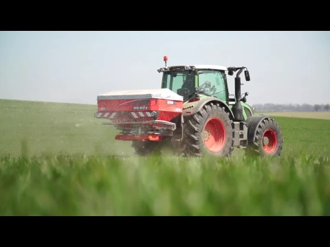 KUHN New AXIS series .2 - Fertiliser Spreaders (In action)