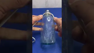 Knot for hanging bottles with the mouth facing down