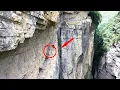 Download Lagu Het klifpad in de diepe bergen van Guizhou is meer dan 200 meter hoog. Het is echt eng.