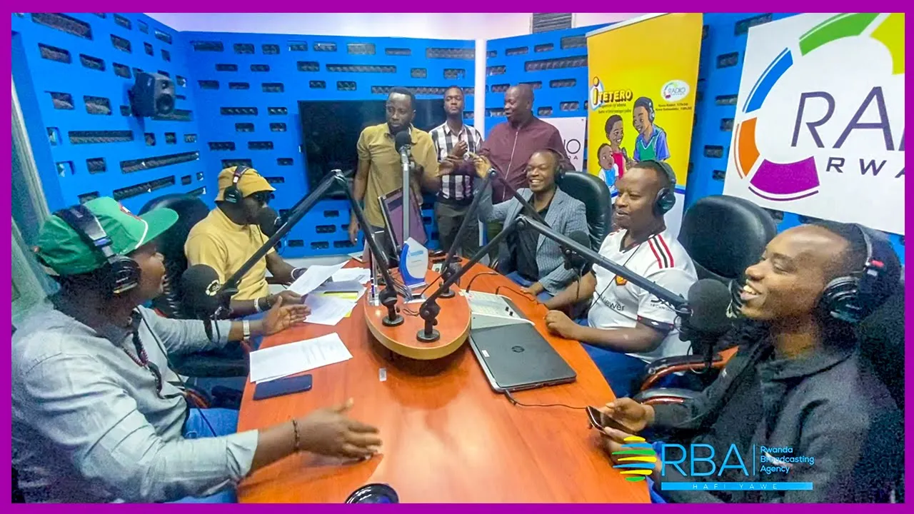 Video: Abanyamakuru ba #RadioRwanda bahuriye muri Studio | Bagiye impaka rubura gica