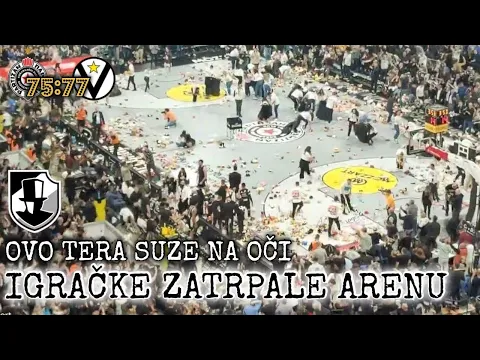 Partizan Virtus koreografija: Grobari plišanim igračkama zatrpavaju Arenu.