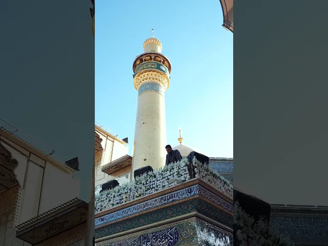⁣وردٌ يفوحُ قداسةً في صحنِ مَن كلُّ الوجودِ بعطرِهِ يتأمَّلُ
