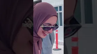 Quentin Tarantino Signs Rates Foot 