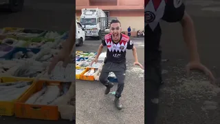 السردين اليوم 5 الدراهم نحن الأصل والباقي تقليد 