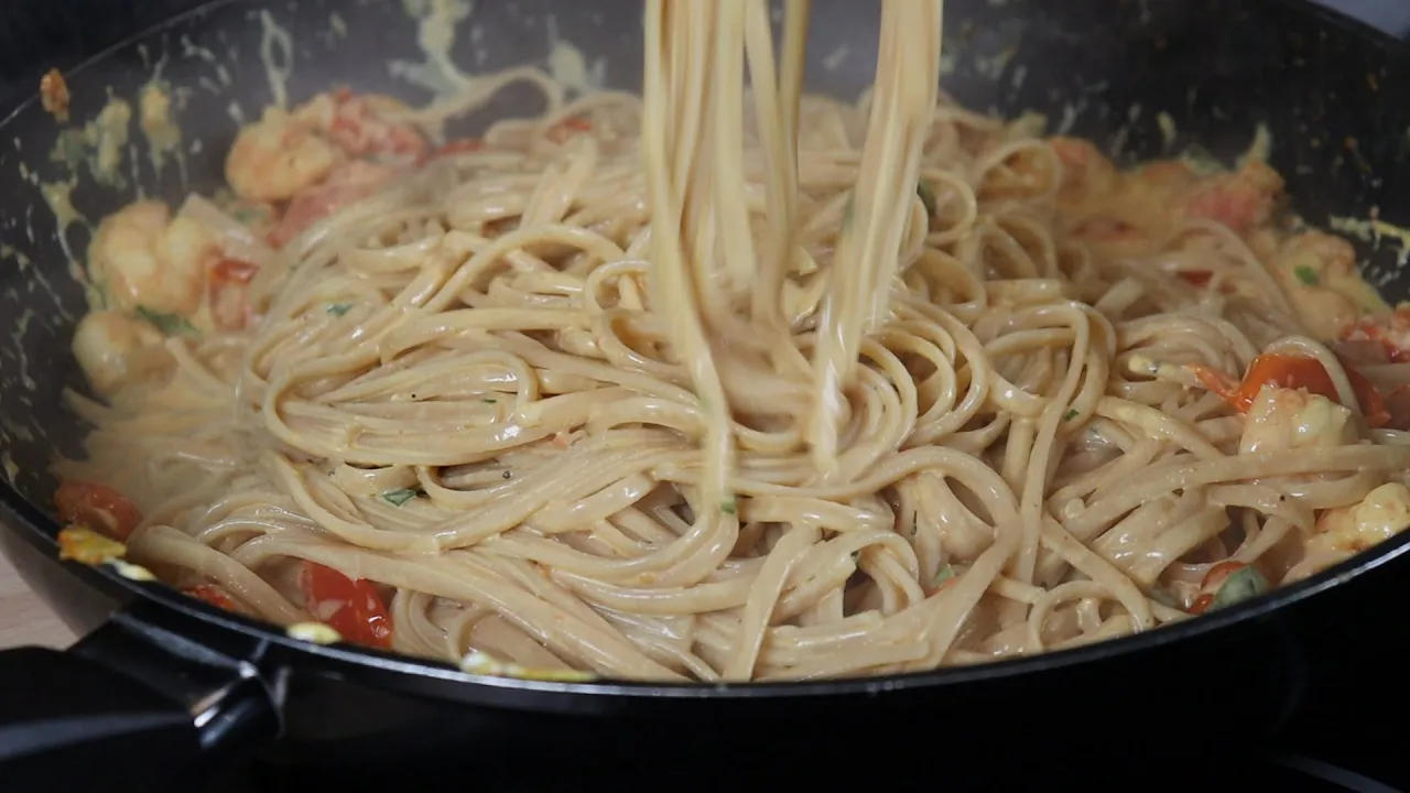 
          
          
          
            
            Spaghetti mit Garnelen und Cocktailtomaten
          
        . 