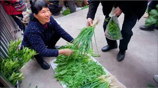 Download Primitive lifestyle - Chinese farmer selling veggies on the village market MP3