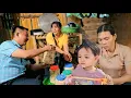 Download Lagu Chu was very happy when Thu no longer acted strangely towards him when he came to visit.