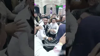 غطى وشه ولبس عباية وراحله الفرح والعريس مش مصدق ياترى ايه الحكاية 