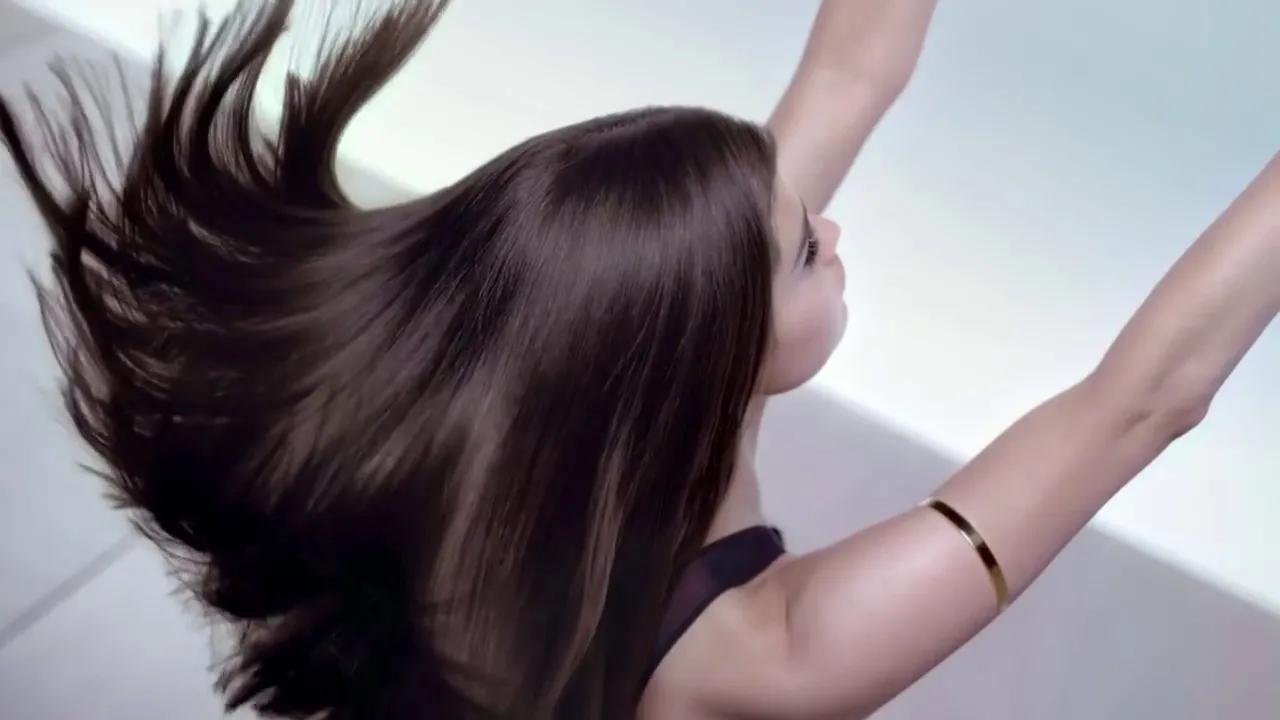 Pantene - Selena Gomez Ad
