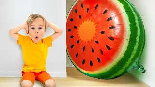 كريس وأليس يتعلمان اللعب مع ا   قصة طريفة بالبالونات دندنها