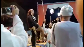 افراح الحرجة بالقرعان مركز البلينا  شوف الرقص الشرقي بتتالق مع الرقص على المزمار  بس معلش اخر فديو دندنها