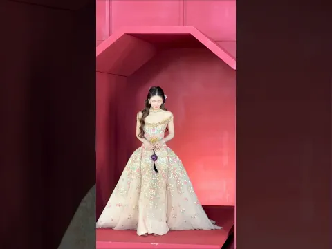 All eyes on Princess Zhao Lusi πβ¨ Her grand entrance is nothing short of magical π #zhaolusi