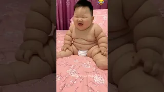طفل يضحك مضحك دندنها