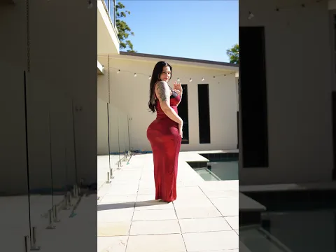 Do we love this red dress? ❤️