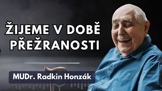 MUDr. Radkin Honzák: Vztahy na jedno použití nás ničí.
