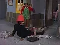 Download Lagu Chaves - 7ª Temporada - Chaves Joga Lixo em Seu Barriga