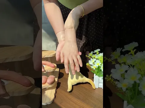 Hand gloves 🧤