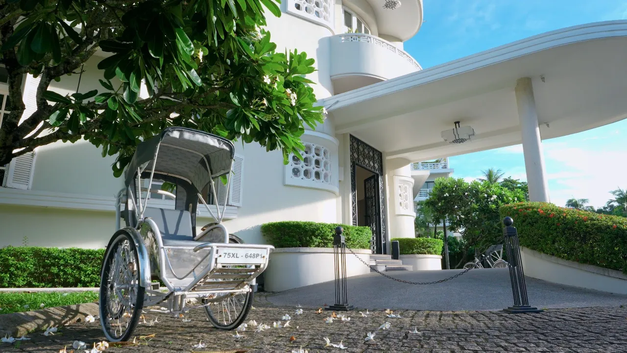 Outline Video Azerai La Residence Huế: Tòa nhà lịch sử, ẩm thực siêu ấn tượng - 4K Hotel Tour & Review