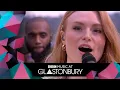 Download Lagu Freya Ridings performs Castles in acoustic session at Glastonbury 2019
