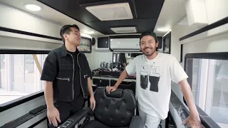 INI BARU KEREN!! Barbervan Keliling ‘SULAP’ Tukang Roti Jadi GANTENG MAKSIMAL!!