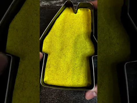 I'm making a sand house using kinetic sand