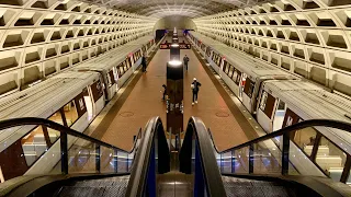 Riding Washington DC Metro from DuPont Circle to Metro Center