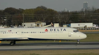 Delta Airlines Boeing 717-2BD N899AT Takeoff Charlotte CLT
