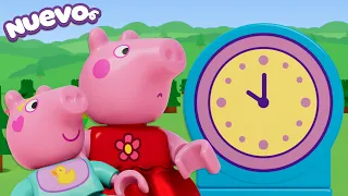 Los Cuentos de Peppa la Cerdita 🚂 ¡Peppa y Evie ESPERAN el TREN! ⏰ | Episodios LEGO DUPLO