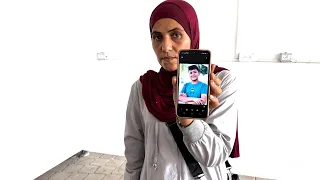 والدة ريان أبو عودة تواصل البحث بين جثامين الشهداء عن طفلها المفقود منذ عامين في قطاع غزة 