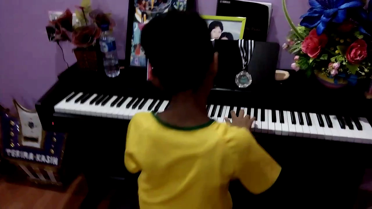 lagu buzz,buzz,buzz piano lagu buzz,buzz,buzz piano