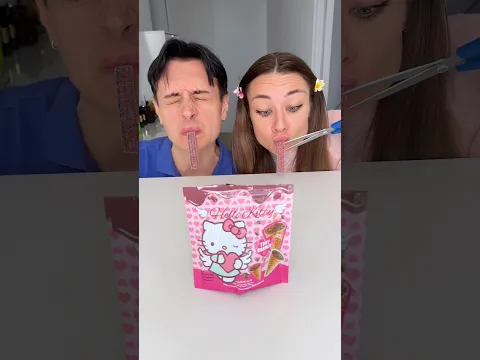 Girl is smart so eat candy first to win poor sweet prize 😂😒