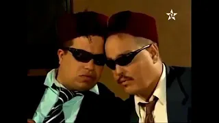 بغا يشرح لها من روئع الممتل  فركوس دندنها