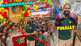 Alhamdulillah new outlet open hogaya 😍 Finally boxing gloves ley lye 😎