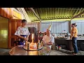 Download Lagu Tuyet organized a birthday party for Huong, making her ex-lover jealous.