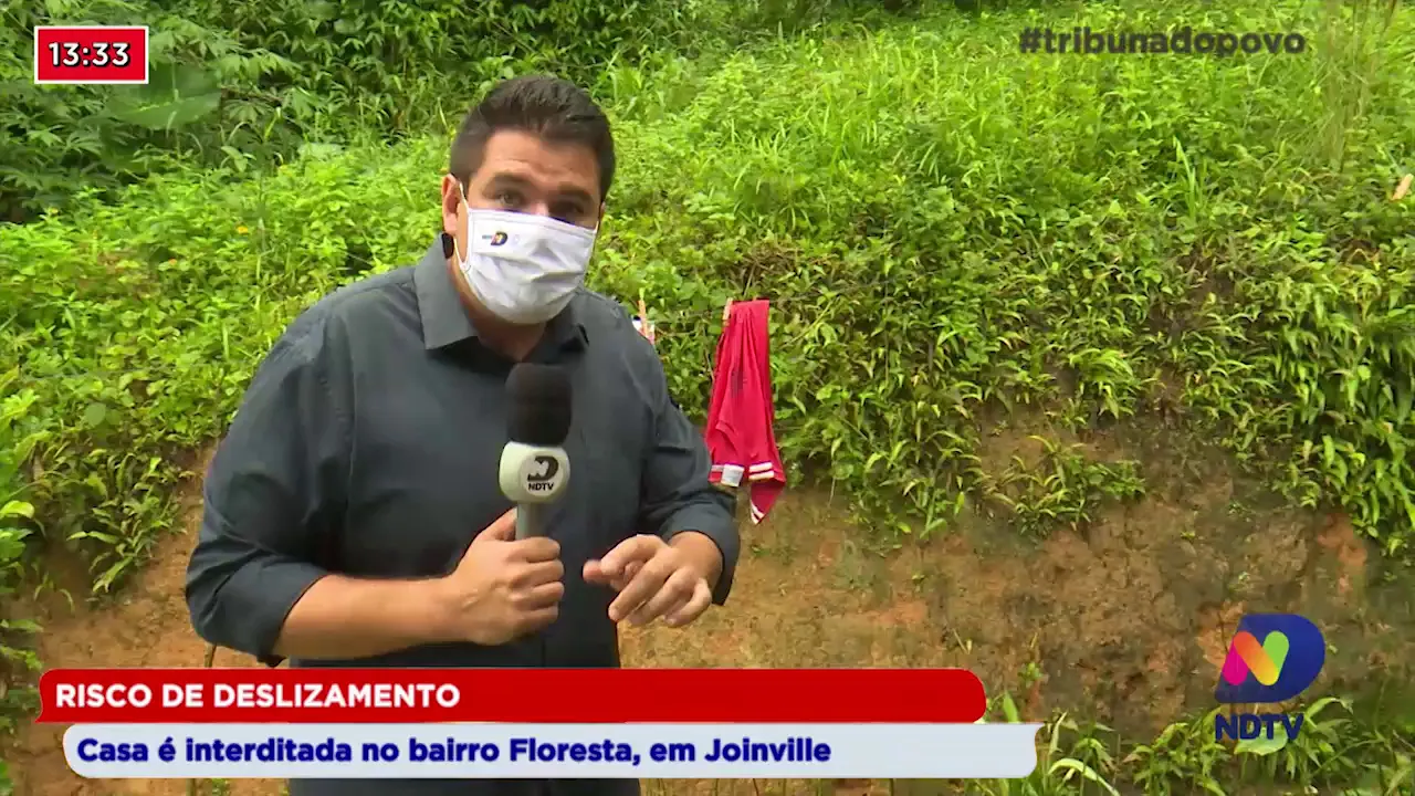 Risco de deslizamento: Casa é interditada no bairro Floresta, em Joinville