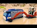 Download Lagu Excavator Menyelamatkan Truk dan Mencari Mobil Mainan di Dalam Air!