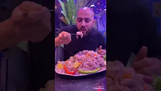 النجار وعشقه للفسيخ 