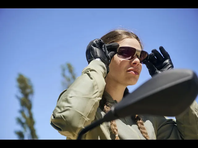 BMW's New Smartglasses Give Motorcycle Riders A Head-Up Display In Their Helmet