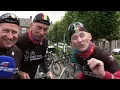 Download Lagu Artiestengroepen fietsen 'Vaan Eijsde tot de Mookerhei' en pauzeren in Beesel
