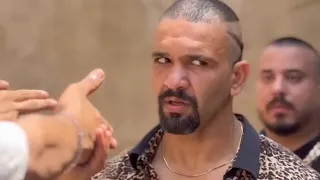 الحلقة السادسة عشر من مسلسل   من بطن واحدة   مفيش راجل علي بلد ومفيش بلد علي راجل    دندنها