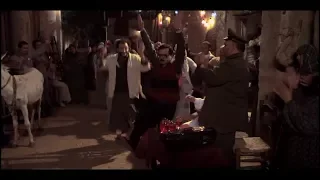 ذات مومنت  لما تروح فرح وتلاقي الأغنية اللي بتحبها شغالة مسيو رمضان دندنها